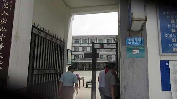 学校安检门